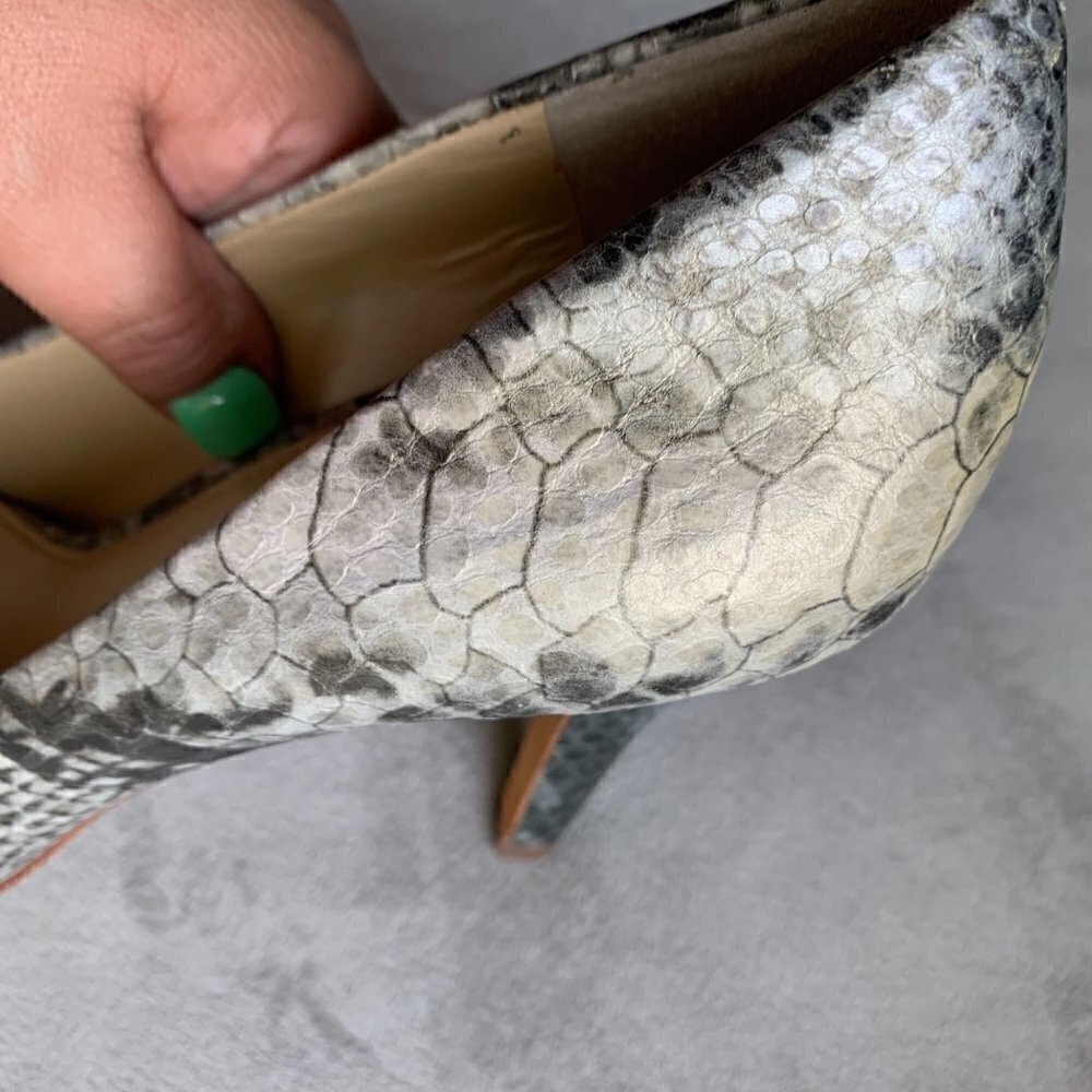 Saks Fifth Avenue SELINA Snakeskin Reptile Pumps 9 - Picture 8 of 16